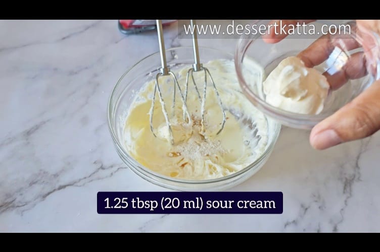 adding 20 ml sour cream in cheesecake filling to prepare New York cheesecake recipe without springform pan