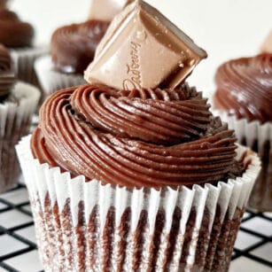eggless triple chocolate cupcakes