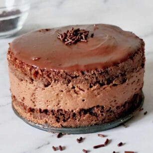 chocolate mousse cake Image and recipe by Sayali Bhave. Copyright : www.dessertkatta.com