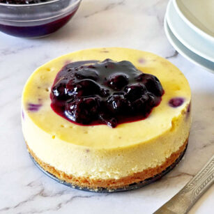 Blueberry cheesecake recipe Image and recipe by Sayali Bhave. Copyright : www.dessertkatta.com