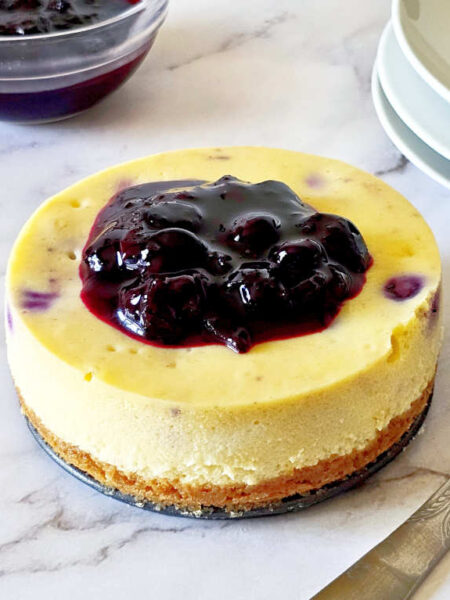 Blueberry cheesecake recipe Image and recipe by Sayali Bhave. Copyright : www.dessertkatta.com