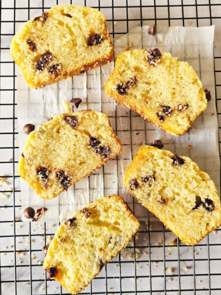 chocolate chip loaf cake Image and recipe by Sayali Bhave. Copyright : www.dessertkatta.com