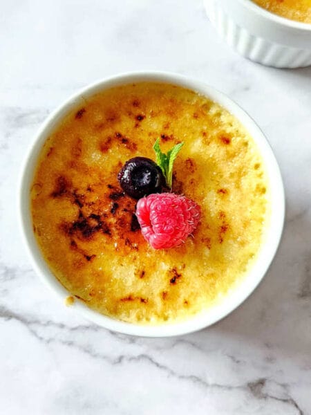 creme brulee recipe Image and recipe by Sayali Bhave. Copyright : www.dessertkatta.com