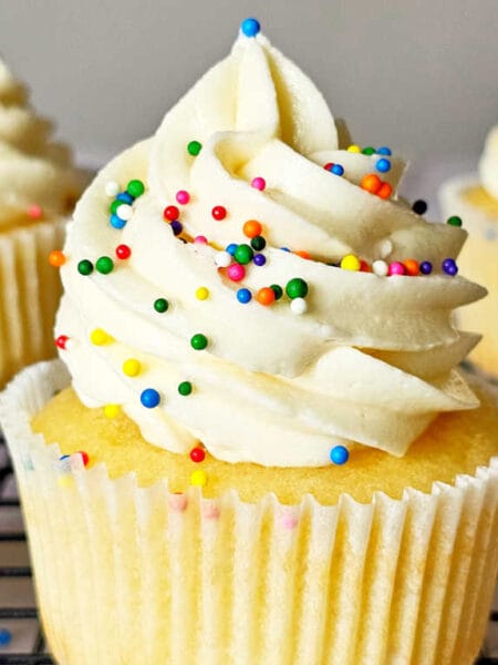 vanilla cupcakes recipe Image and recipe by Sayali Bhave. Copyright : www.dessertkatta.com