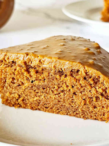 biscoff cake Image and recipe by Sayali Bhave. Copyright : www.dessertkatta.com
