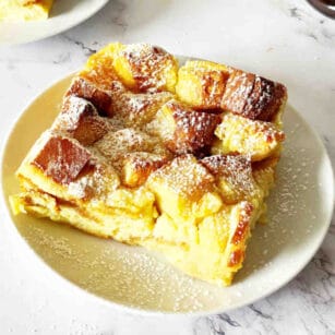 vanilla bread pudding Image and recipe by Sayali Bhave. Copyright : www.dessertkatta.com