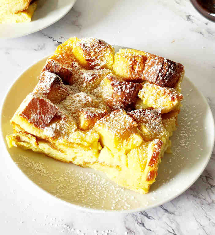 vanilla bread pudding Image and recipe by Sayali Bhave. Copyright : www.dessertkatta.com
