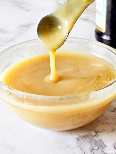 Vanilla sauce recipe Image and recipe by Sayali Bhave. Copyright : www.dessertkatta.com